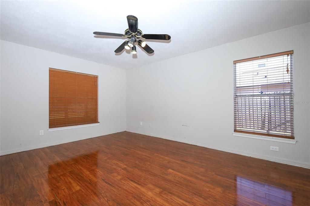 待售: $359,000 (4 贝兹, 2 浴室, 1887 平方英尺)