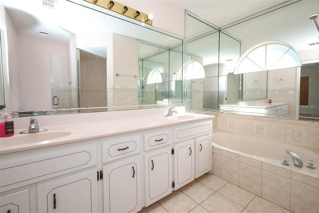 待售: $359,000 (4 贝兹, 2 浴室, 1887 平方英尺)