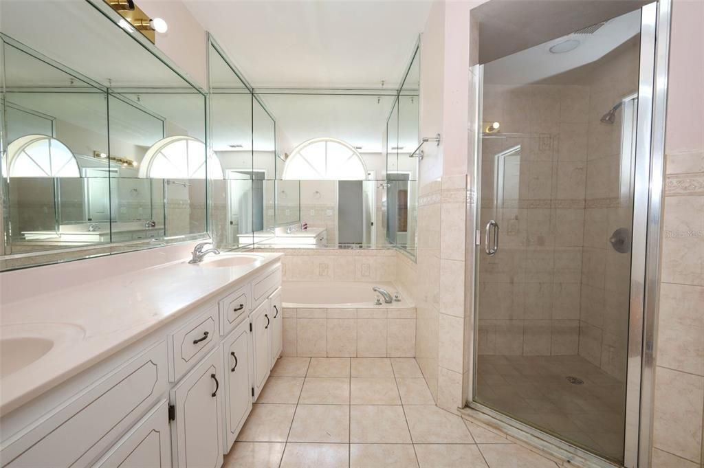 待售: $359,000 (4 贝兹, 2 浴室, 1887 平方英尺)