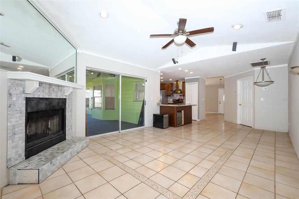 待售: $359,000 (4 贝兹, 2 浴室, 1887 平方英尺)