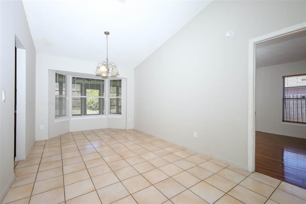 待售: $359,000 (4 贝兹, 2 浴室, 1887 平方英尺)