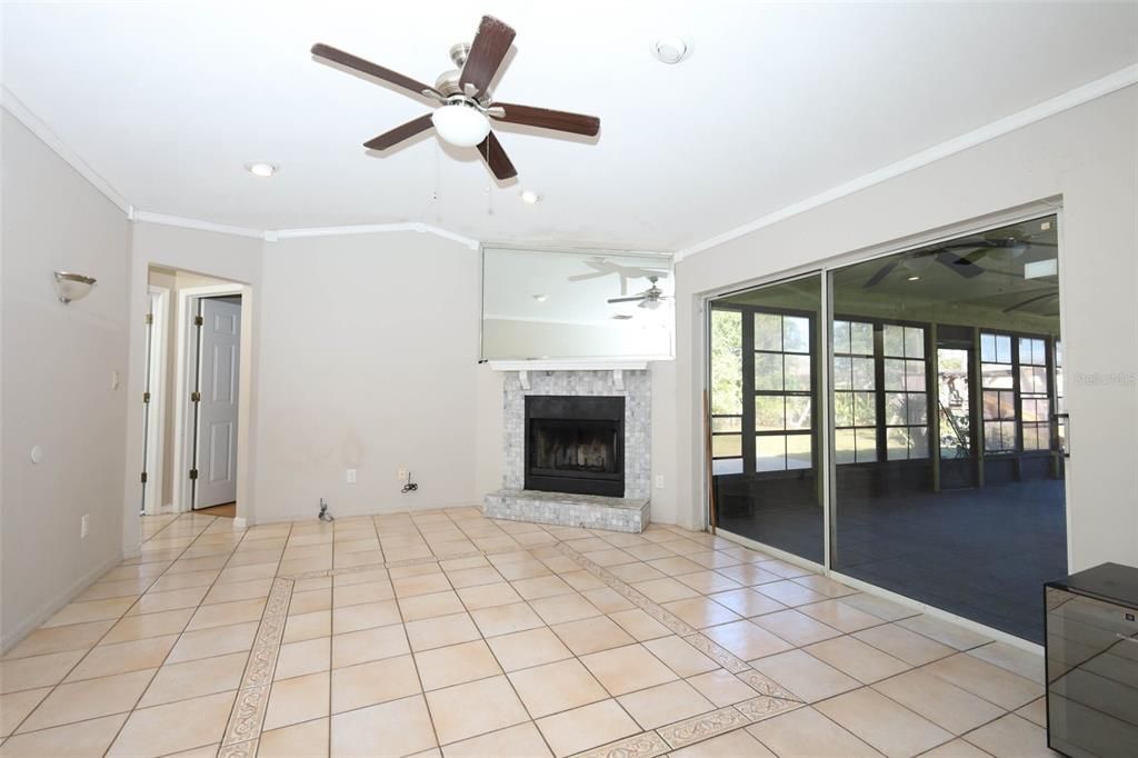 待售: $359,000 (4 贝兹, 2 浴室, 1887 平方英尺)