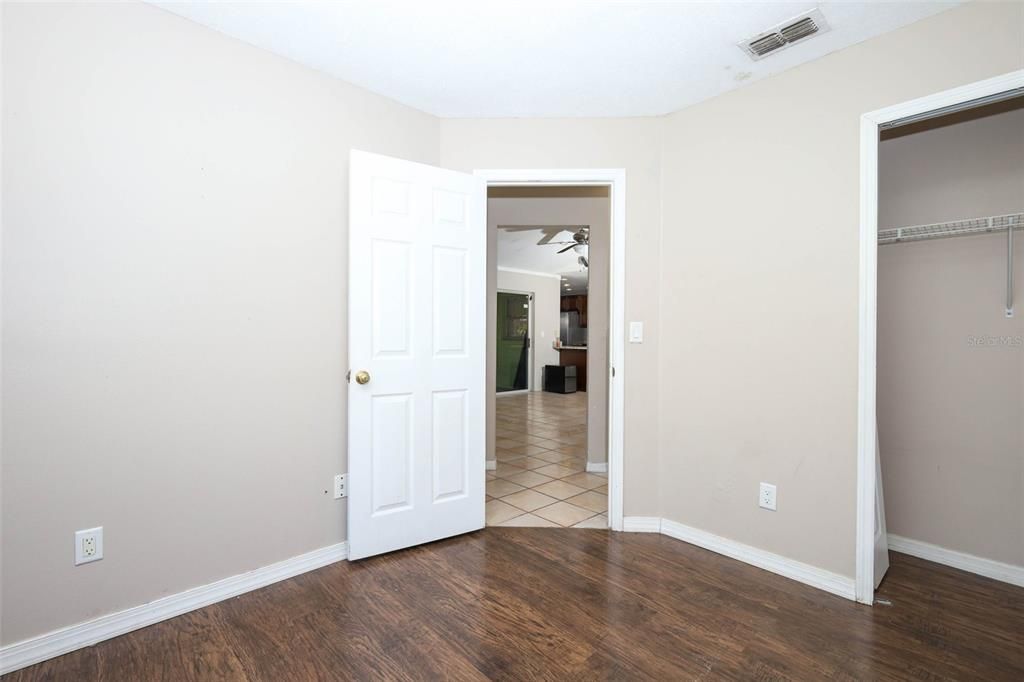 待售: $359,000 (4 贝兹, 2 浴室, 1887 平方英尺)