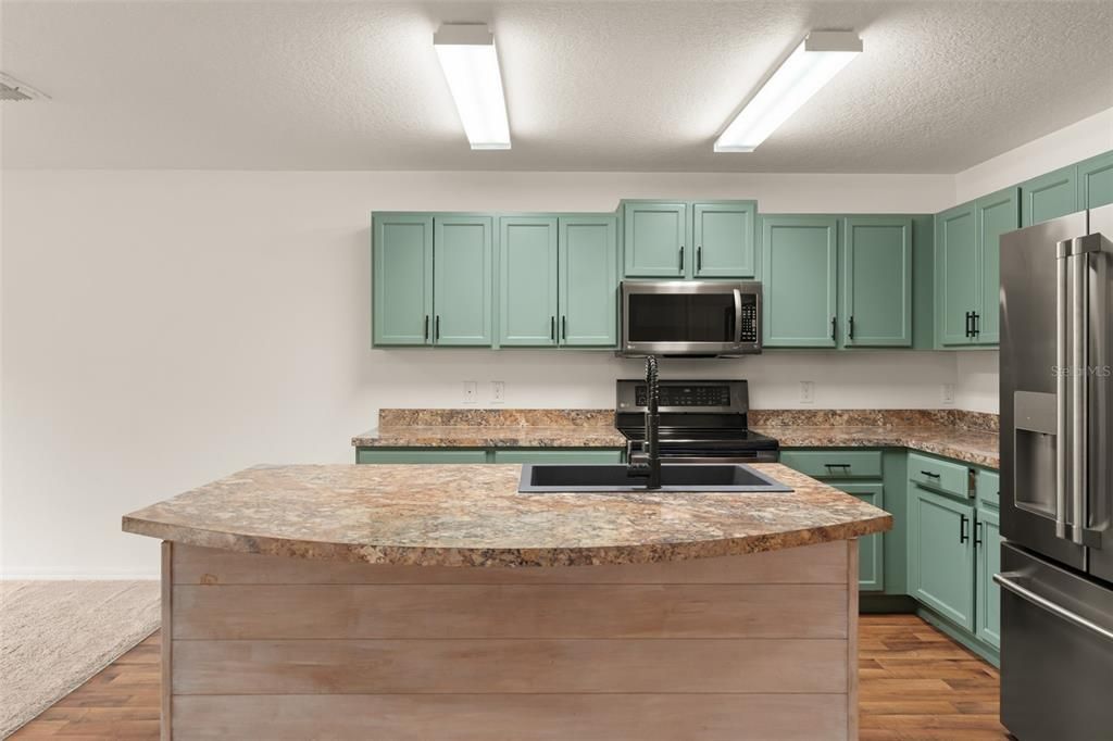 En Venta: $275,000 (3 camas, 2 baños, 1356 Pies cuadrados)