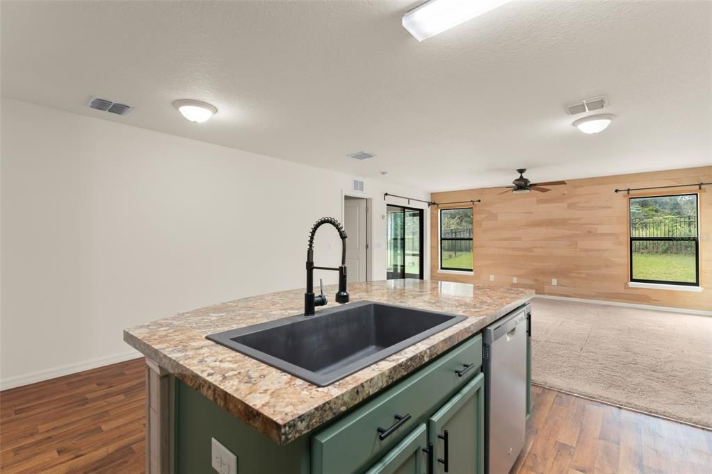 En Venta: $275,000 (3 camas, 2 baños, 1356 Pies cuadrados)