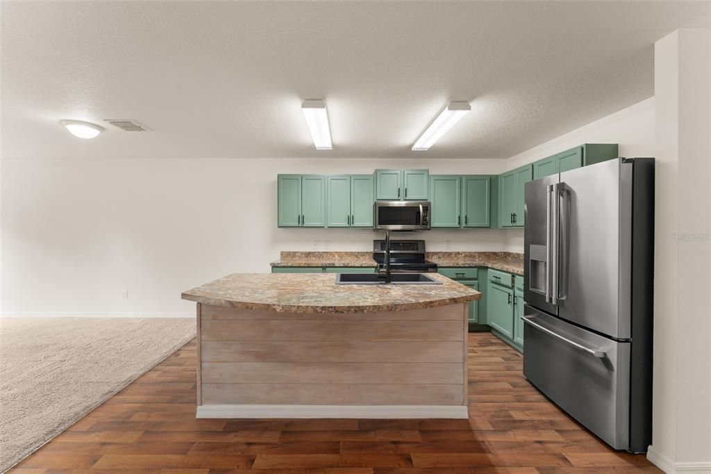 En Venta: $275,000 (3 camas, 2 baños, 1356 Pies cuadrados)