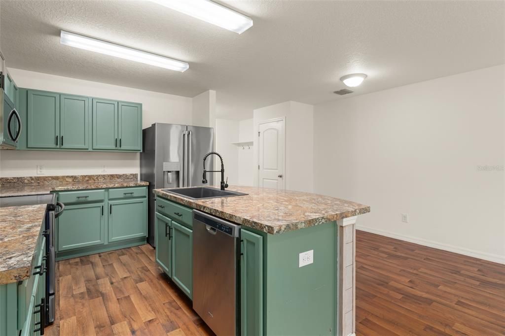 En Venta: $275,000 (3 camas, 2 baños, 1356 Pies cuadrados)