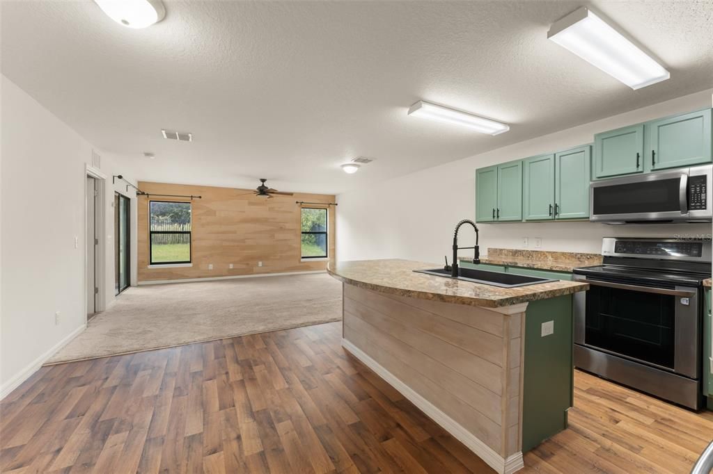 En Venta: $275,000 (3 camas, 2 baños, 1356 Pies cuadrados)