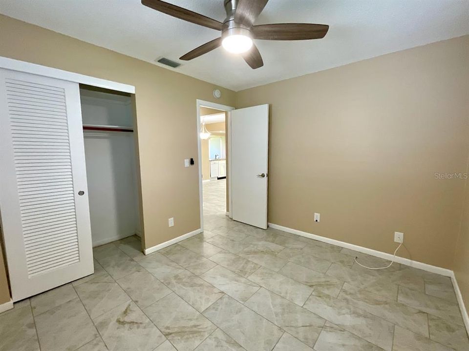 For Sale: $209,750 (2 beds, 1 baths, 1034 Square Feet)
