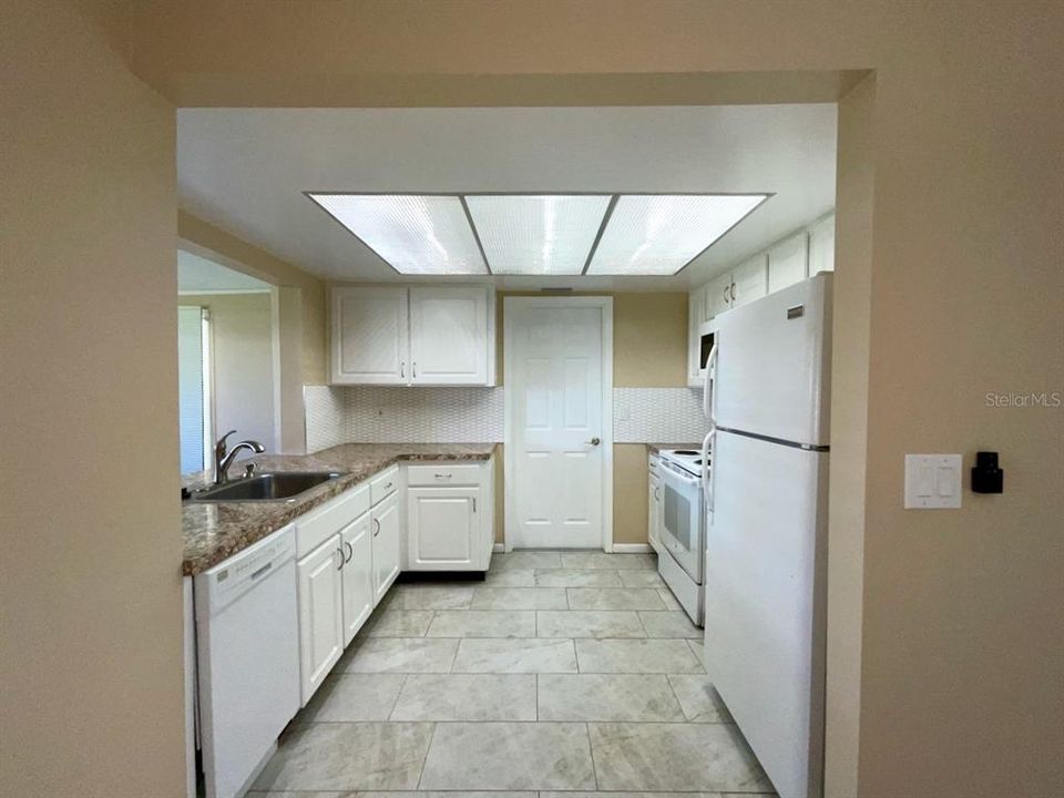 For Sale: $209,750 (2 beds, 1 baths, 1034 Square Feet)