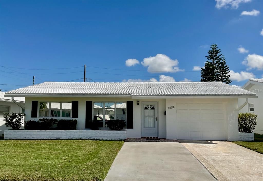 For Sale: $209,750 (2 beds, 1 baths, 1034 Square Feet)