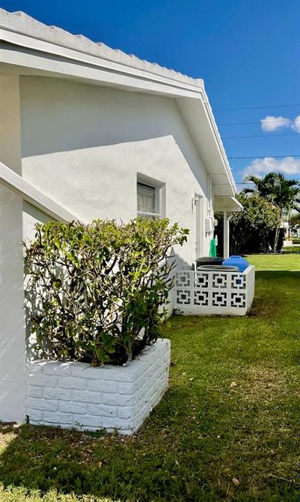 For Sale: $209,750 (2 beds, 1 baths, 1034 Square Feet)