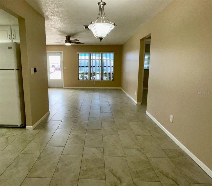 For Sale: $209,750 (2 beds, 1 baths, 1034 Square Feet)