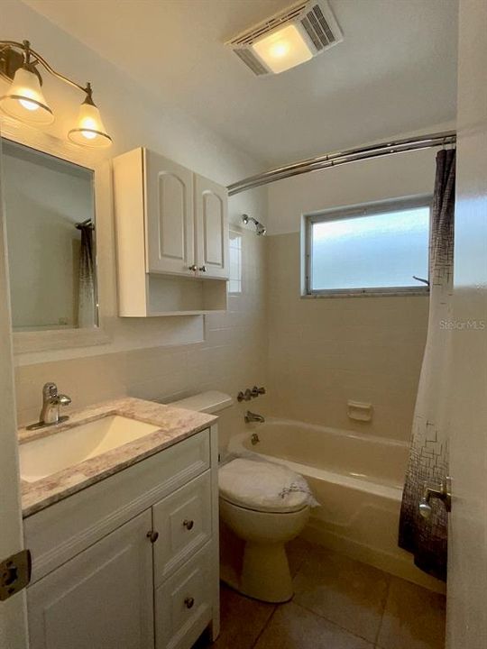For Sale: $209,750 (2 beds, 1 baths, 1034 Square Feet)