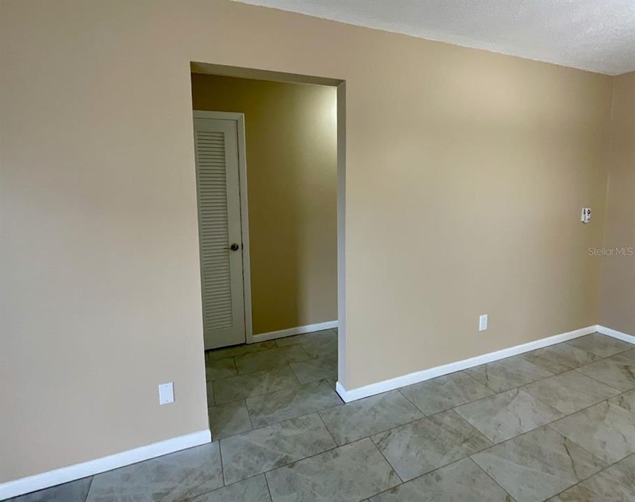 For Sale: $209,750 (2 beds, 1 baths, 1034 Square Feet)