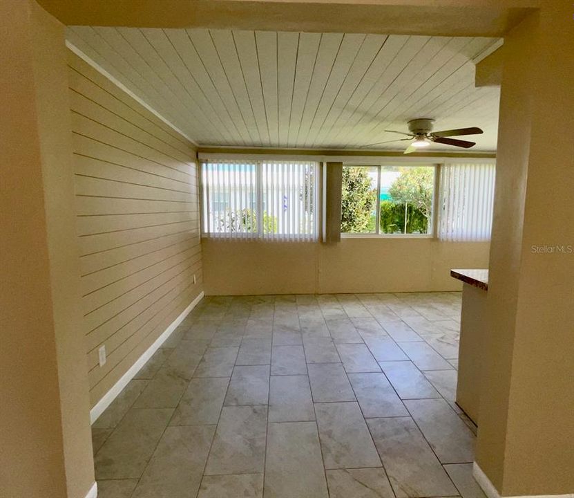 For Sale: $209,750 (2 beds, 1 baths, 1034 Square Feet)