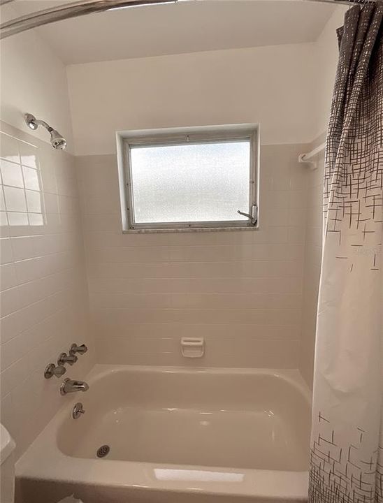 For Sale: $209,750 (2 beds, 1 baths, 1034 Square Feet)