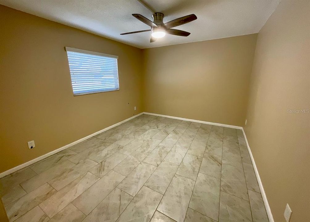 For Sale: $209,750 (2 beds, 1 baths, 1034 Square Feet)