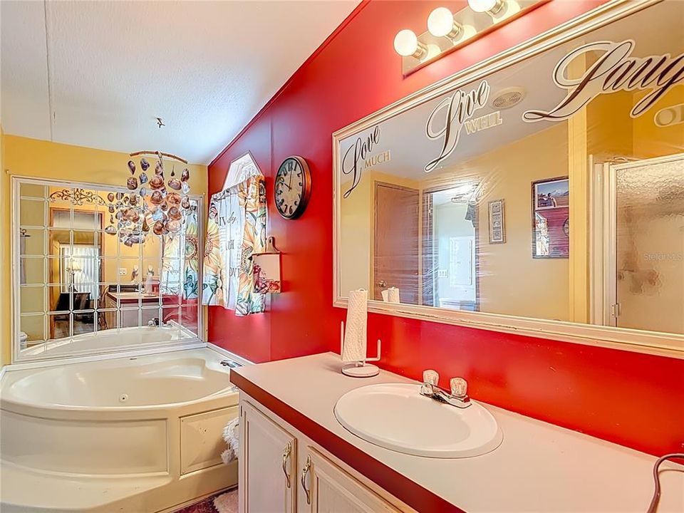 Под контрактом: $178,000 (3 спален, 2 ванн, 1080 Квадратных фут)