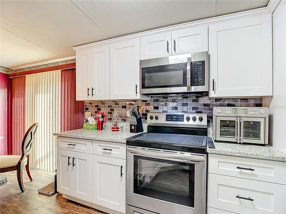 Под контрактом: $178,000 (3 спален, 2 ванн, 1080 Квадратных фут)