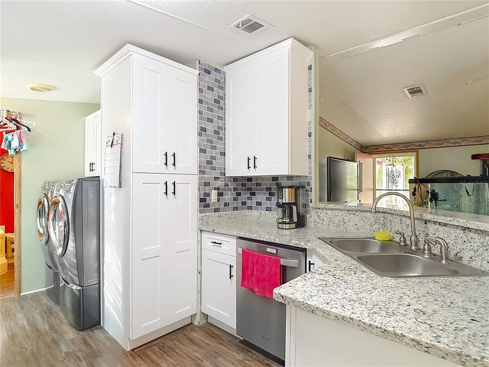 Под контрактом: $178,000 (3 спален, 2 ванн, 1080 Квадратных фут)