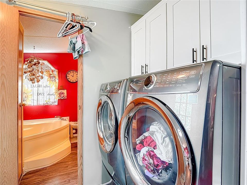 Под контрактом: $178,000 (3 спален, 2 ванн, 1080 Квадратных фут)