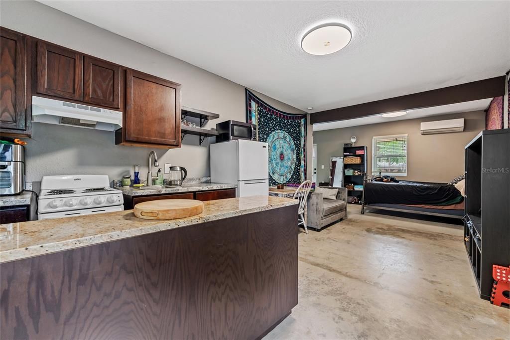 Под контрактом: $565,000 (4 спален, 3 ванн, 2172 Квадратных фут)