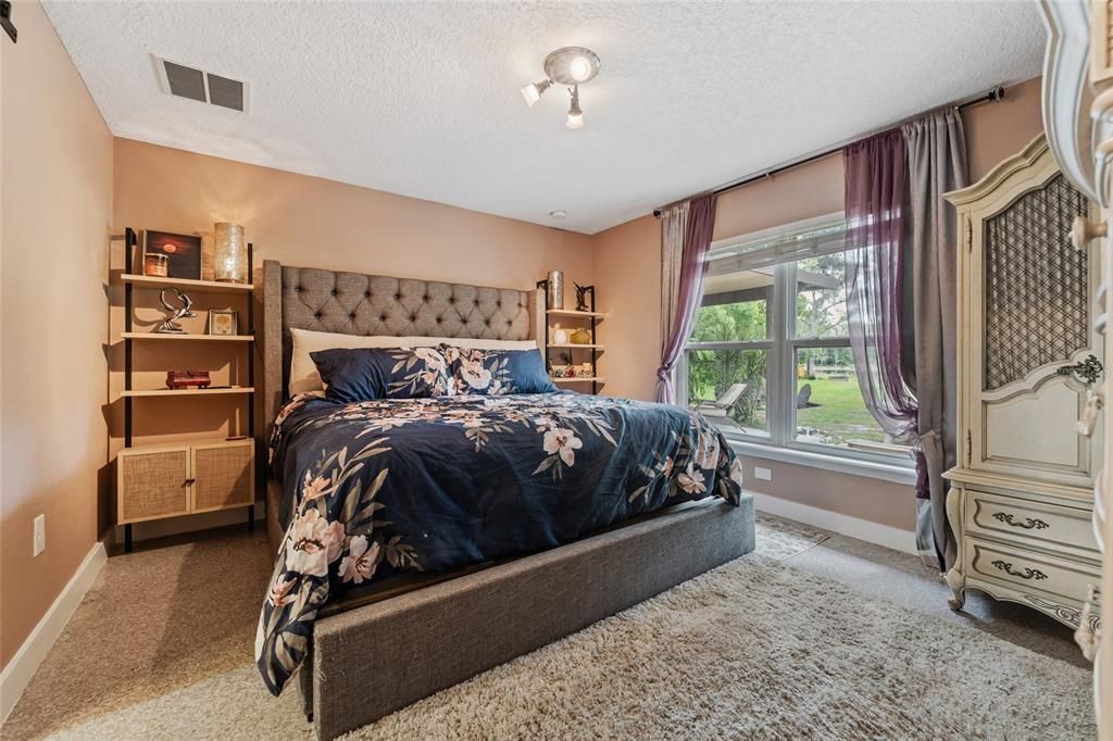 Под контрактом: $565,000 (4 спален, 3 ванн, 2172 Квадратных фут)