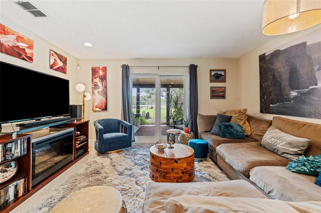 Под контрактом: $565,000 (4 спален, 3 ванн, 2172 Квадратных фут)