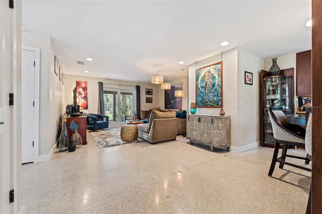 Под контрактом: $565,000 (4 спален, 3 ванн, 2172 Квадратных фут)