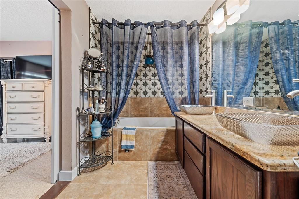 Под контрактом: $565,000 (4 спален, 3 ванн, 2172 Квадратных фут)