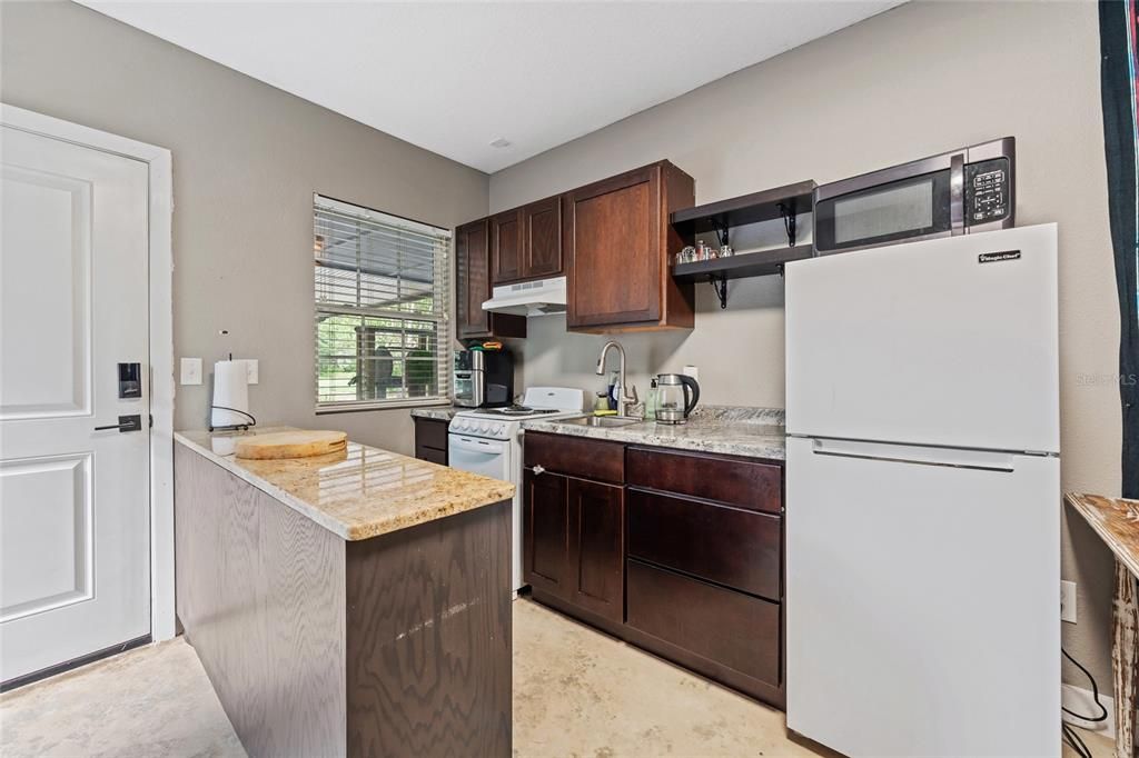 Под контрактом: $565,000 (4 спален, 3 ванн, 2172 Квадратных фут)