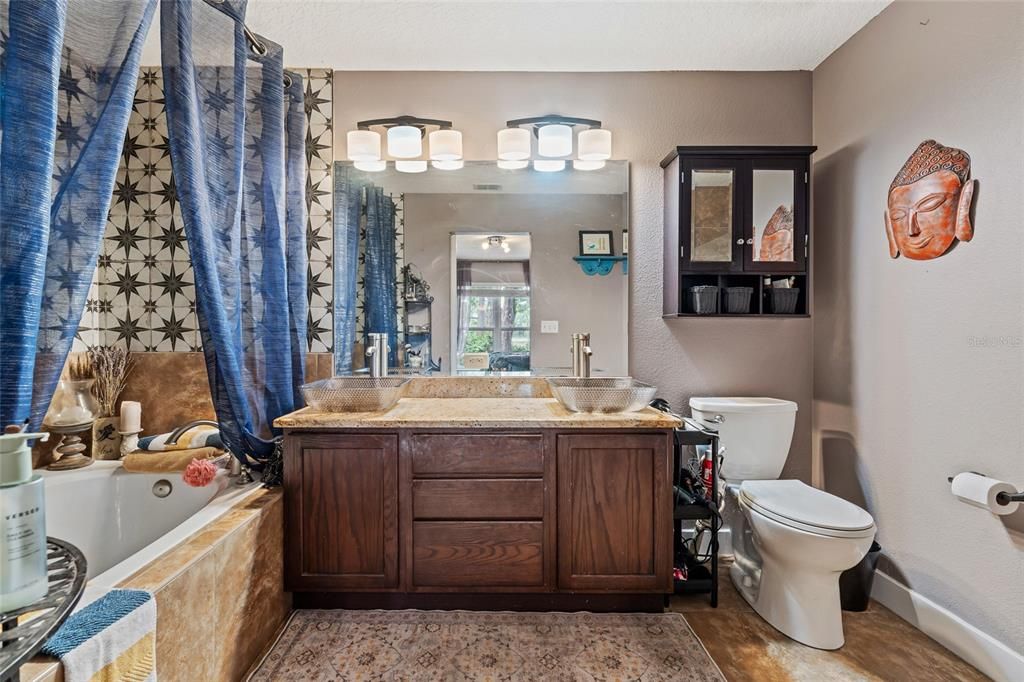 Под контрактом: $565,000 (4 спален, 3 ванн, 2172 Квадратных фут)