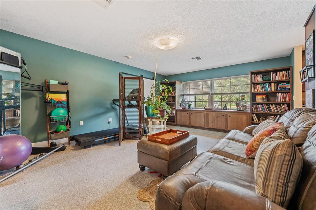 Под контрактом: $565,000 (4 спален, 3 ванн, 2172 Квадратных фут)