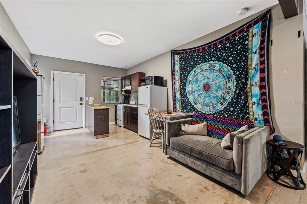 Под контрактом: $565,000 (4 спален, 3 ванн, 2172 Квадратных фут)