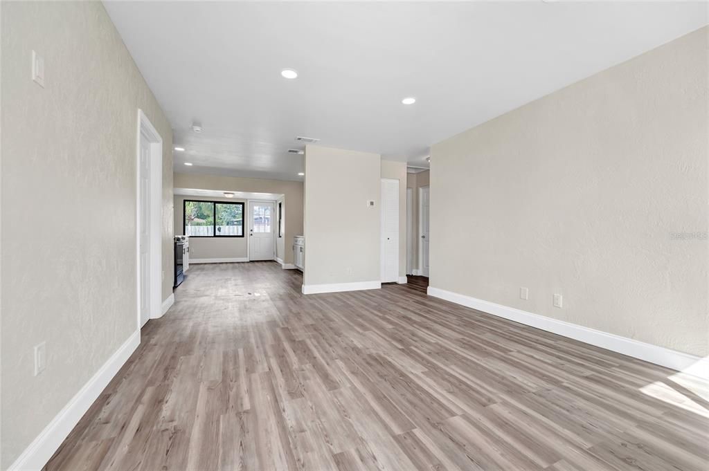 For Sale: $389,000 (3 beds, 2 baths, 1152 Square Feet)