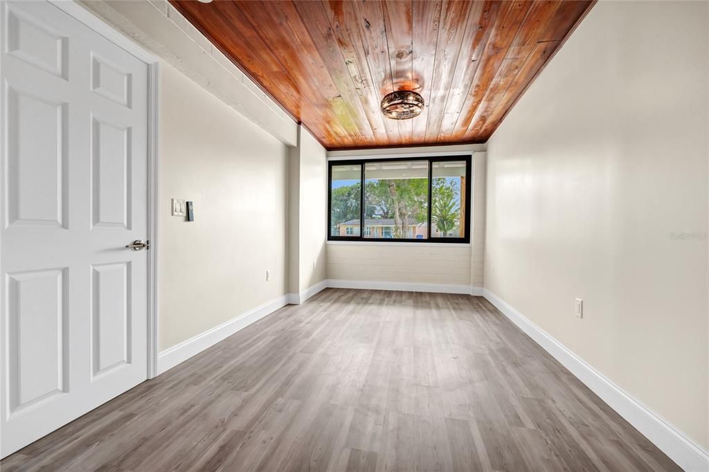 For Sale: $389,000 (3 beds, 2 baths, 1152 Square Feet)