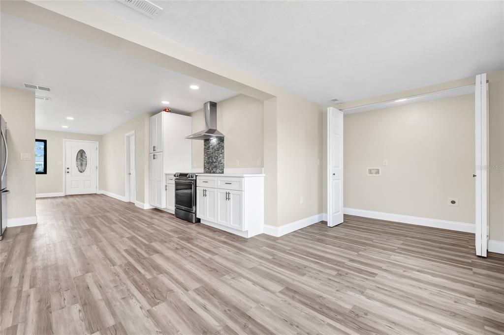 For Sale: $389,000 (3 beds, 2 baths, 1152 Square Feet)