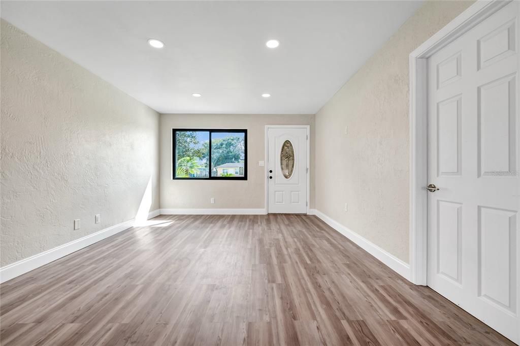 For Sale: $389,000 (3 beds, 2 baths, 1152 Square Feet)