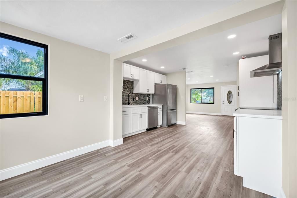 For Sale: $389,000 (3 beds, 2 baths, 1152 Square Feet)