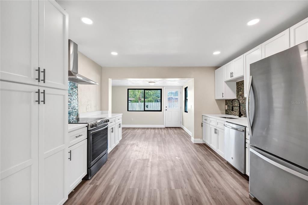 For Sale: $389,000 (3 beds, 2 baths, 1152 Square Feet)