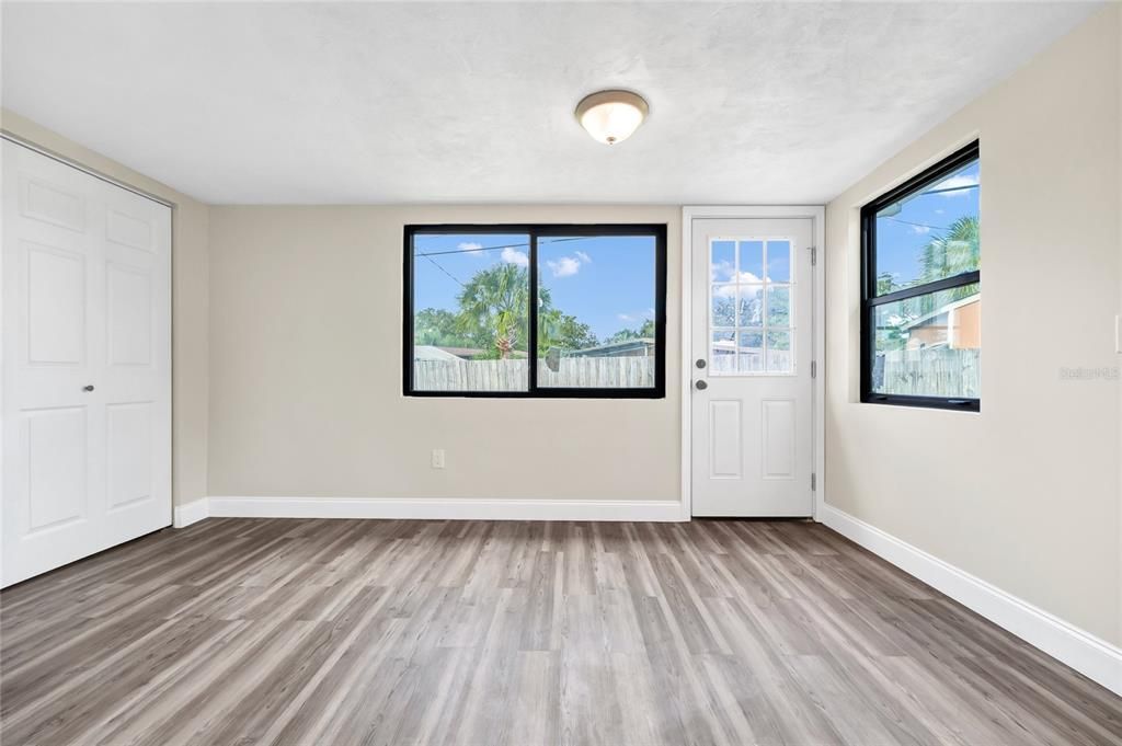 For Sale: $389,000 (3 beds, 2 baths, 1152 Square Feet)