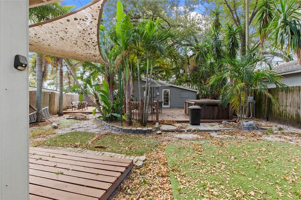 合同活跃: $225,000 (2 贝兹, 1 浴室, 780 平方英尺)