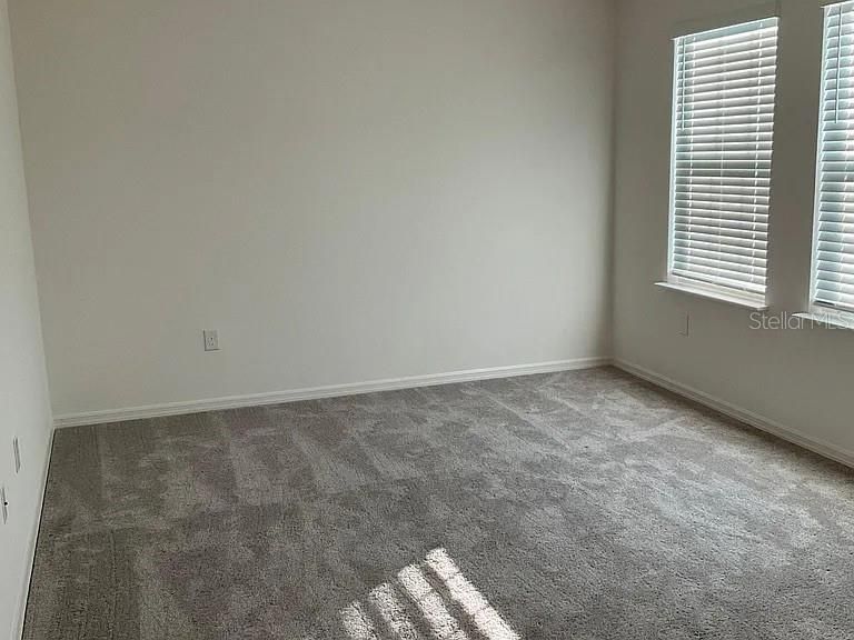 出租: $2,450 (4 贝兹, 2 浴室, 1977 平方英尺)