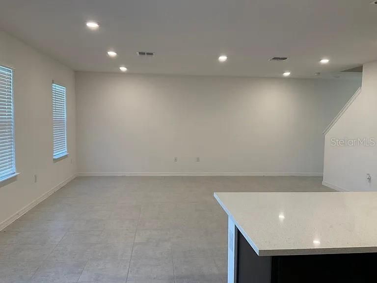 出租: $2,450 (4 贝兹, 2 浴室, 1977 平方英尺)