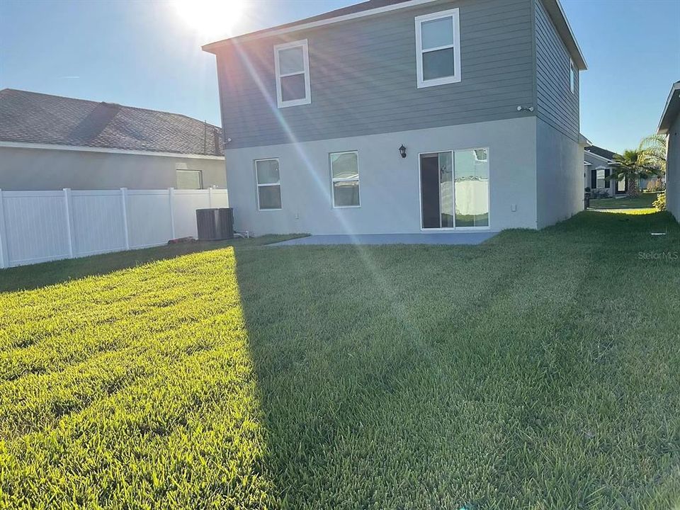 出租: $2,450 (4 贝兹, 2 浴室, 1977 平方英尺)