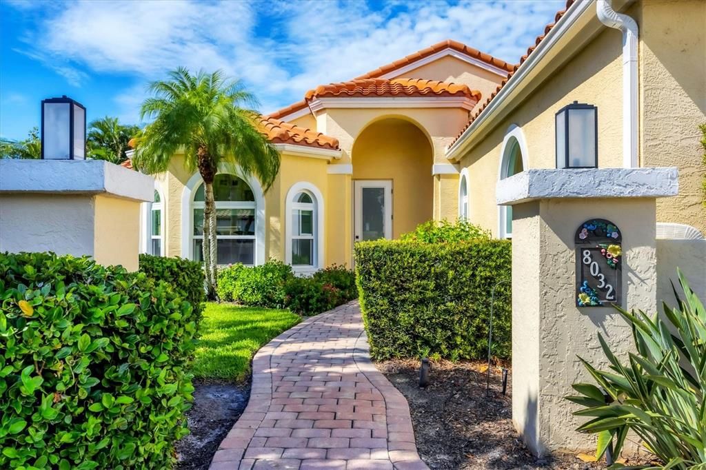 For Sale: $795,000 (3 beds, 3 baths, 2516 Square Feet)