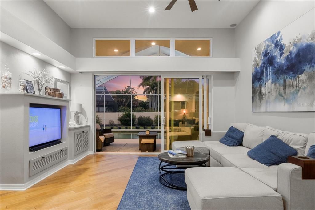 For Sale: $795,000 (3 beds, 3 baths, 2516 Square Feet)