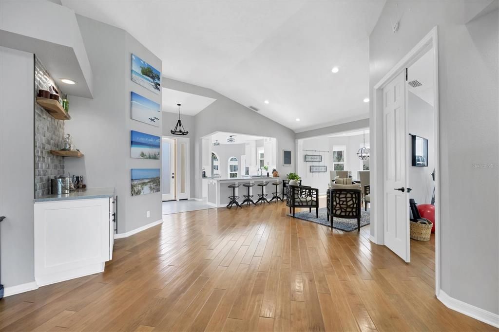 For Sale: $795,000 (3 beds, 3 baths, 2516 Square Feet)