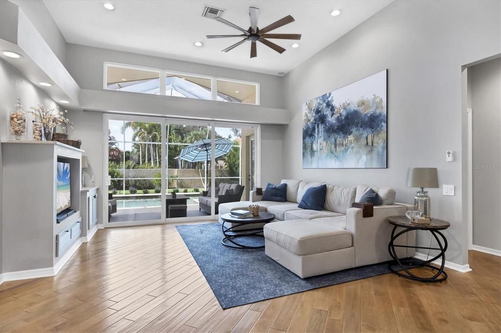 For Sale: $795,000 (3 beds, 3 baths, 2516 Square Feet)